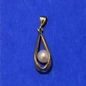 Gold with Pearl Pendant